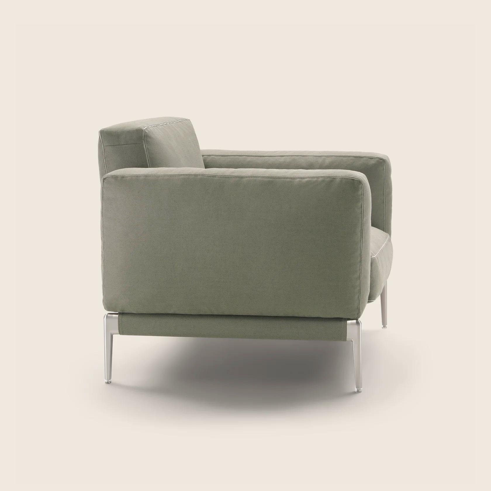 0264F1_ROMEO COMPACT_ARMCHAIR_02.png