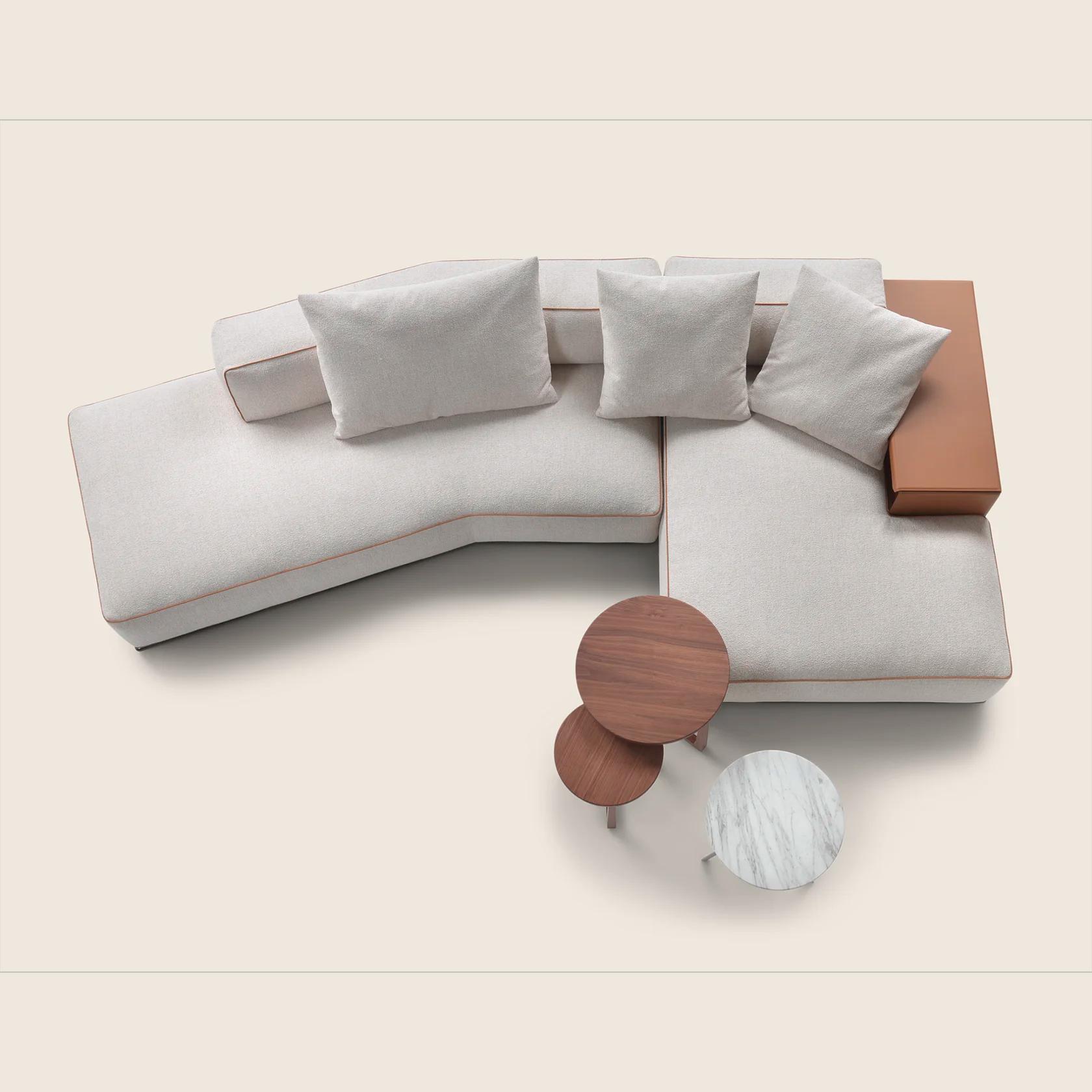 029307_PERRY_SECTIONAL_SET_04_Q.png